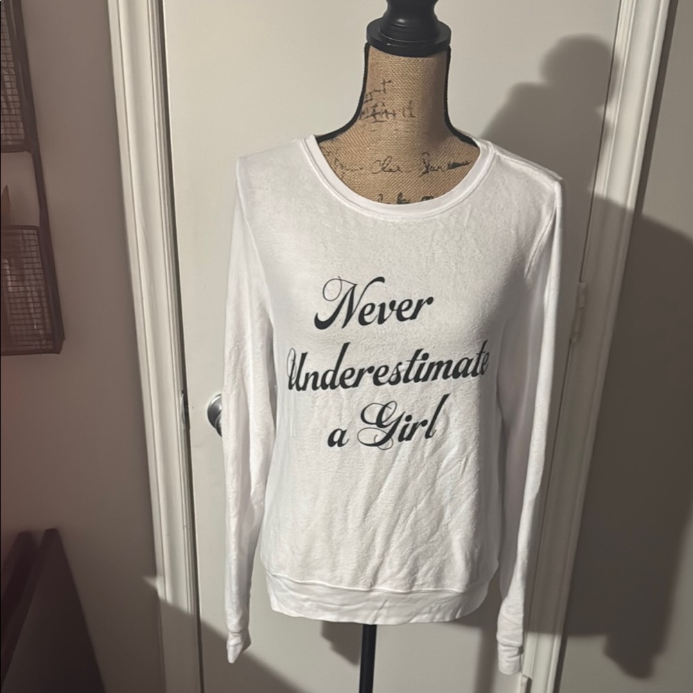 WILDFOX size small Women's White Graphic sweater